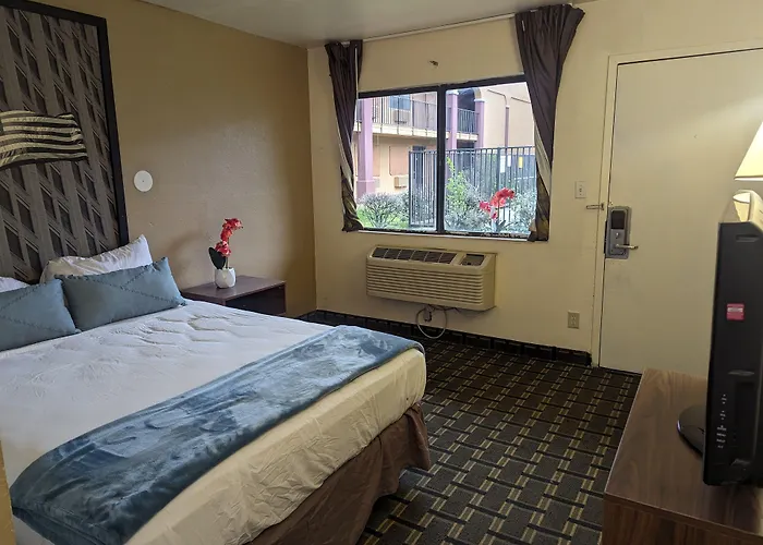 Economy Southern Comfort Hotel